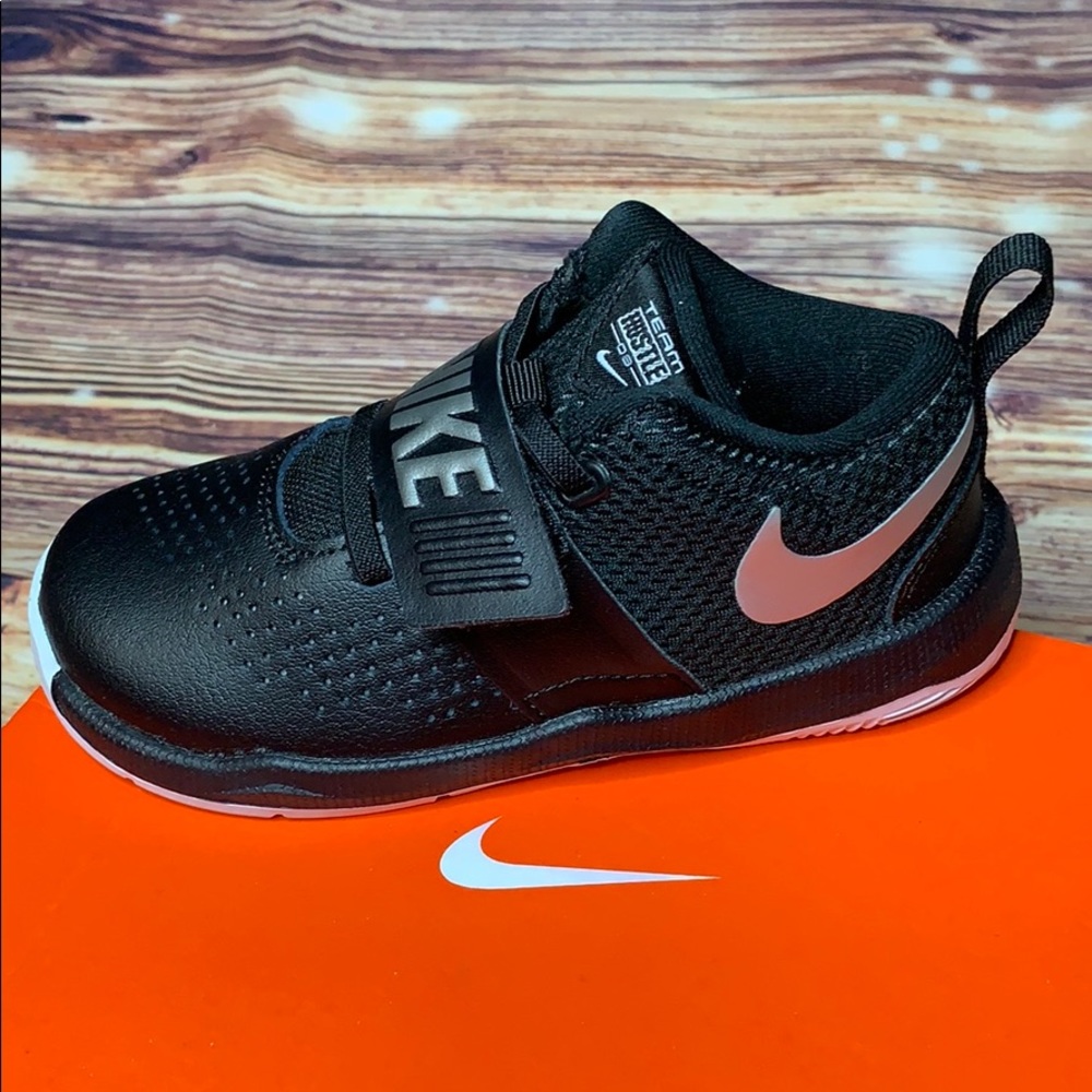 NEW NIKE HUSTLE D8 shoes